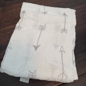 🔥Bundle 2 for $10 | Momcozy Large Swaddle Blanket, Arrow Pattern